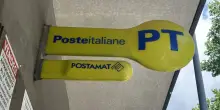 Poste Italiane, utili a 1,2 miliardi nel primo semestre e revisione al rialzo dei target 2025