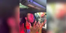 Trascinato fuori dall’auto e preso a pugni: polemiche per il video dell’arresto di un 22enne afroamericano in Florida