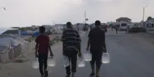 Gaza, la denuncia di Oxfam: “420mila pallet di aiuti fermi fuori dalla Striscia per il blocco di Israele”