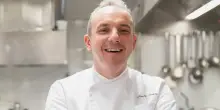 “Nel mio ristorante stellato un menù da sei portate a 20 euro, e se non ti piace puoi chiedere una carbonara”: la stoccata dello chef Paolo Donei