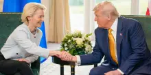 Dazi, a 20 giorni dall’intesa Trump-von der Leyen non c’è ancora il testo. Ue: “Ricevuta nuova bozza, ci siamo quasi”