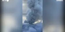 Kamchatka, vulcano russo erutta per la prima volta in 450 anni: le immagini sono impressionanti
