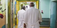 La sanità assorbe frazioni crescenti delle economie dei Paesi: c’entra anche il gran costo del fine vita