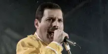 “Non volevo condividere mio padre con il mondo. Mentre tutti piangevano Freddie Mercury, io piangevo mio papà”: la figlia segreta del leader dei Queen rompe il silenzio