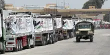 Gaza, appello di oltre 100 ong: “Basta usare gli aiuti come un’arma. Cibo e acqua bloccati mentre i palestinesi vengono affamati”