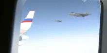 I caccia americani scortano l’aereo con a bordo il presidente Putin dopo il summit in Alaska
