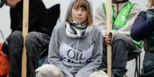 Norvegia, 200 attivisti e Greta Thunberg bloccano la più grande raffineria di petrolio del Paese