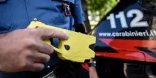 Taser, seconda vittima in 48 ore: 41enne morto nel Genovese. Due carabinieri indagati per il caso di Olbia
