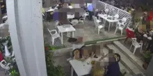 “Una famiglia è andata via dalla pizzeria senza pagare. Lavoriamo dalla mattina alla sera, non accettiamo questi comportamenti”: lo sfogo del titolare