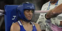 “Imane Khelif ha lasciato la boxe”: l’addio al ring della pugile algerina, oro (tra le polemiche) a Parigi 2024