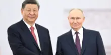 La Cina aumenta l’import di petrolio russo e finanzia la guerra di Putin. Mentre Trump prende tempo sulle sanzioni