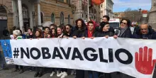 Pif, Salvatores, Guzzanti: la cultura si mobilita contro guerre e riarmo. Prima protesta alla Mostra di Venezia