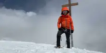 L’alpinista Luca Sinigaglia muore sul Pik Pobeda: stava scalando la vetta per salvare una collega russa in difficoltà