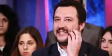 Da punto di ritrovo dove “confrontarsi, bere una birra e divertirsi”, a covo di “illegalità”: com’è cambiata la posizione di Salvini sul Leoncavallo