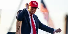 Dietro l’attentato Kirk | Gli Usa rivivono lo spettro degli anni ’60: boom dei reati d’odio, sfiducia, radicalizzazione delle idee. E i politici tornano bersaglio