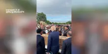 Trump porta pizza e hamburger a polizia e guardia nazionale a Washington – Video