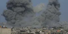 Israele diffonde video fasulli su Gaza piena di cibo: la propaganda che mostra la coda di paglia