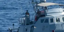 Attacco libico all’Ocean Viking: “20 minuti di spari”. Vedetta donata dall’Italia, Open Arms: “Pressioni per rinnovo memorandum”