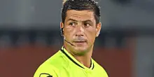 L’arbitro spiega in diretta la decisione Var, la prima volta in Serie A è imbarazzante: “Sembra il duce” | Video