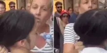 “Ha rintracciato la borseggiatrice tredicenne e l’ha afferrata per i capelli fino all’arrivo della polizia”: il video di una turista americana derubata a Venezia diventa virale
