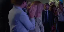 Standing ovation per Meloni al Meeting di Rimini. E le si commuove – Video