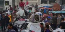 Gaza, il Papa: “Supplico tutela civili, no a spostamenti forzati della popolazione”. Continuano gli attacchi dell’Idf