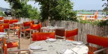 “Niente bambini al ristorante e in spiaggia”, famiglia respinta dal locale ‘childfree’. Scoppia il caso e interviene il sindaco: “La nostra città deve accogliere tutti”