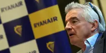 “Alzeremo il bonus per i dipendenti che intercettano bagagli fuori misura”: l’annuncio del ceo di Ryanair