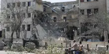Siria, Israele bombarda e manda gli incursori vicino a Damasco. “Netanyahu pressa al Sharaa per l’ok agli Accordi di Abramo”