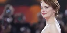 Venezia 2025, Emma Stone rivela: “Lo ammetto, credo negli alieni. Pensare che siamo da soli in questo universo è qualcosa di molto narcisistico”