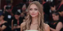 Laila Hasanovic, la nuova fidanzata di Sinner conquista il Festival di Venezia 2025 con lo stile italiano