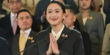 La prima ministra thailandese rimossa dal suo incarico: “Ha messo i suoi interessi privati davanti a quelli del Paese”