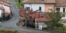 Tromba d’aria nel Pavese: tetti scoperchiati e crolli. Il video dal drone