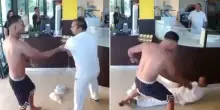 “La tua pizza fa schifo!”: un uomo entra a torso nudo nel ristorante e colpisce il pizzaiolo con un pugno in faccia. Il video fa il giro del web
