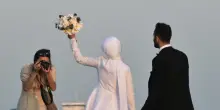 “Sono gelosa, è troppo tempo che non posti foto del mio matrimonio”: l’incredibile sfuriata della sposa alla fotografa diventa virale