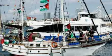 Global Sumud Flotilla, Israele chiede di lasciare a loro gli aiuti umanitari. La replica: “Fa parte del blocco illegale a Gaza”