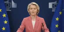 Cyberattacco disattiva i Gps di un aeroporto bulgaro: aereo di von der Leyen costretto ad atterrare usando mappe cartacee. “È stata la Russia”