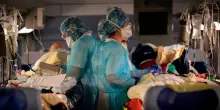 “Attrezzatevi per poter curare fino a 250 soldati feriti al giorno”: la circolare del ministero francese mobilita gli ospedali per il rischio guerra