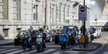 Traffico a Milano, la proposta del consigliere comunale: far pagare a tutti l’accesso ad Area B e Area C