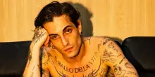 “Gli ho dato 15mila euro, mi prometteva concerti esclusivi e una serata in un castello”: fan truffata dal finto Damiano David