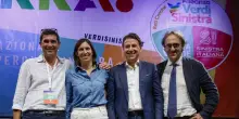 Schlein e Conte con il leader di Avs insieme sul palco: “Non faremo il favore a Meloni di dividerci”