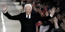 La diretta della camera ardente di Giorgio Armani