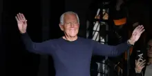 “Giorgio Armani riposerà nella cappella di famiglia con i genitori e il fratello”. I funerali a Rivalta, lutto cittadino anche a Milano