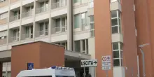 Bimbo di 5 mesi morto in un incidente stradale, auto è finita contro albero per schivare un animale