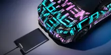 IAA Mobility 2025, Porsche presenta la ricarica wireless in anteprima con la nuova Cayenne elettrica