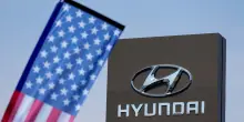 Usa, operazione anti migranti in uno stabilimento Hyundai-LG: 450 lavoratori arrestati. La Corea del Sud: “Garantite i diritti ai nostri cittadini”