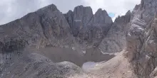È questa la fine che faranno i ghiacciai delle Alpi? In volo su ciò che resta del Calderone, l’ultimo superstite degli Appennini