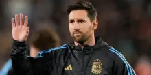 Lacrime, abbracci ai figli e doppietta: la serata di Messi nella sua ultima in casa con l’Argentina