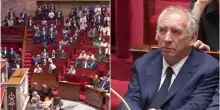 Sfiduciato il primo ministro francese Bayrou: il momento dell’annuncio e l’applauso in Aula – Video