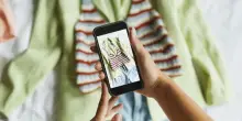 “Creano profili fake su Vinted fingendo di voler comprare vestiti per ottenere foto di ragazze in costume”: le rivelazioni di Cosmopolitan sul caso Phica
